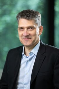 As semiconductor fabs become increasingly power intensive under the demands of AI workloads, advanced lithography systems, and 24-hour production cycles, manufacturers are turning to industrial IoT and predictive analytics to reduce energy consumption without compromising uptime.