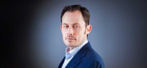 Digital twins are moving beyond simulation to play a more active role in automated manufacturing, improving uptime, throughput and process stability on the factory floor. They are now embedded in real-time control systems, shaping how machines respond and adapt, writes Ross Turnbull, Director of Business Development at Swindon Silicon Systems.